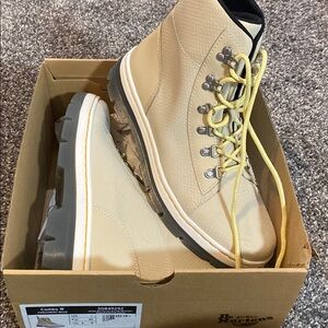 Dr. Martens Airwair Combs W Booties